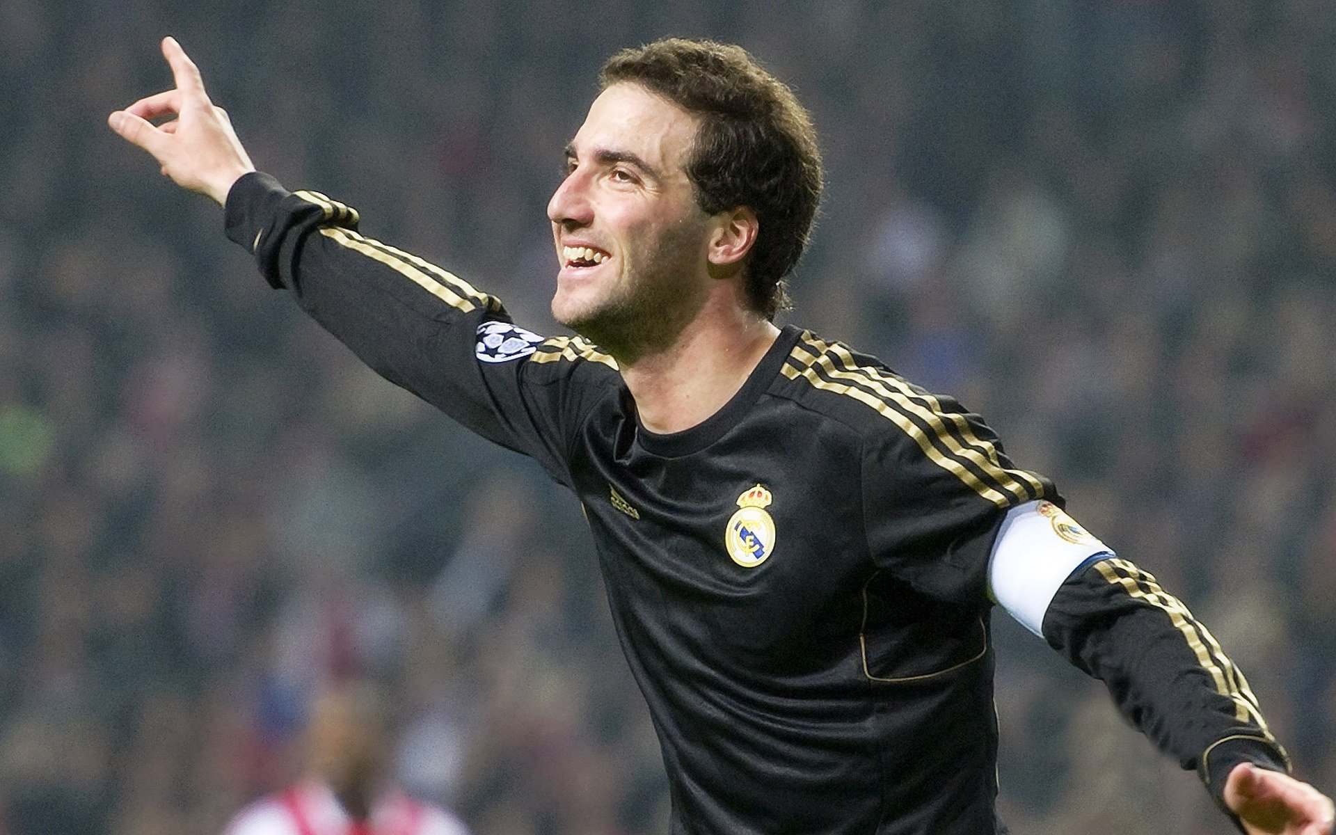 德甲比赛中，精彩反击和意外失误轮番上演，德甲名场面